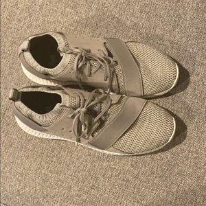 Under armour shoes-Tan/Gray color